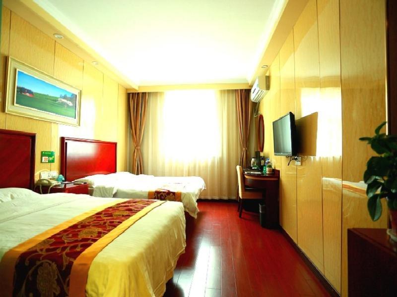 Greentree Gongfu New Village Subway Station Express Hotel 3*
