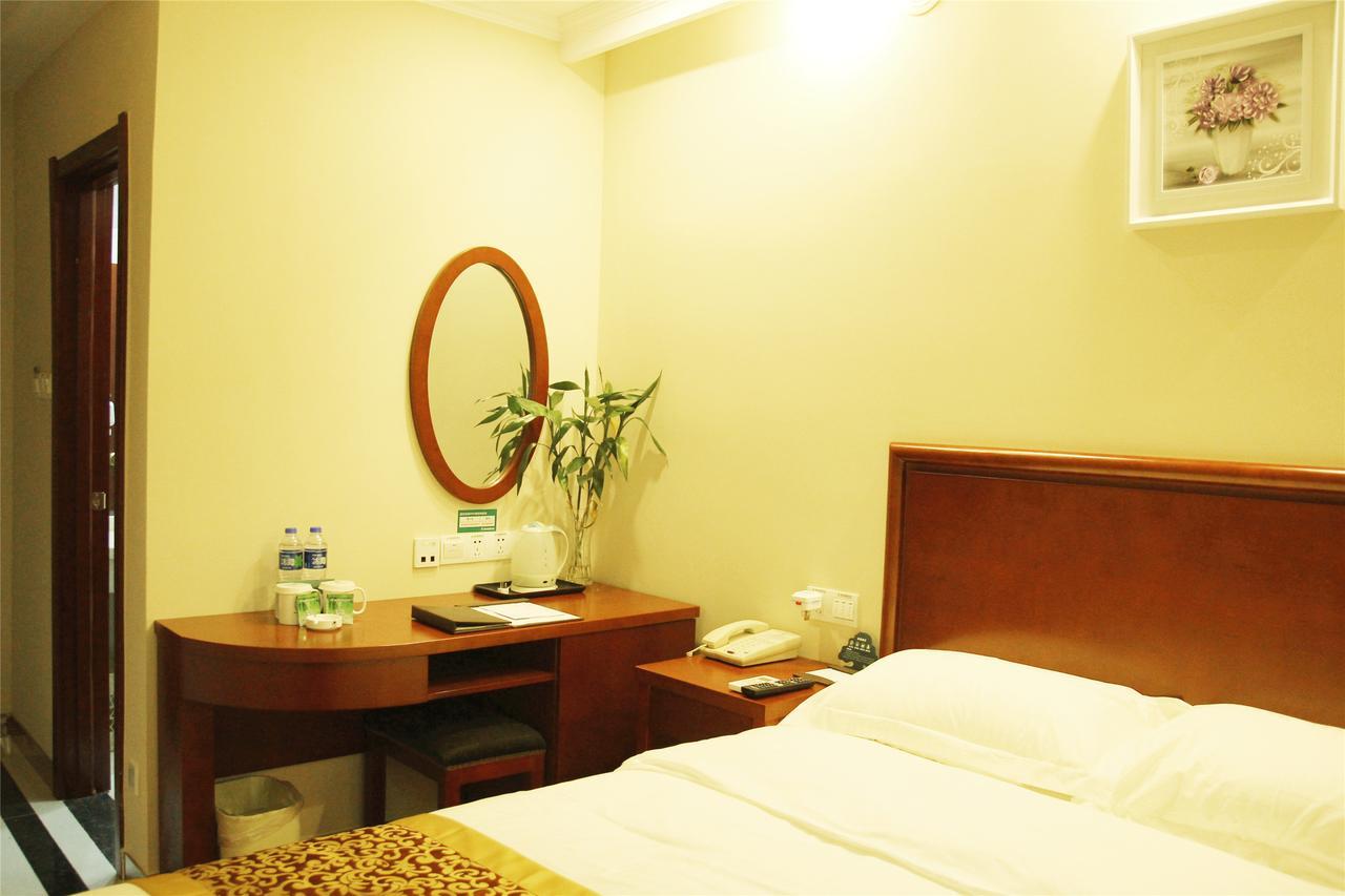 Hotel Greentree Gongfu New Village Subway Station Express 3*