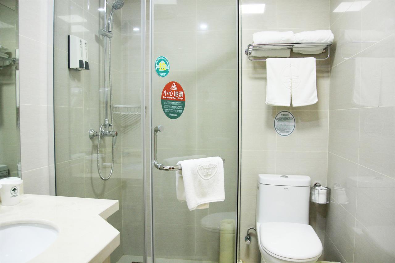 Greentree Gongfu New Village Subway Station Express 3* Shanghai