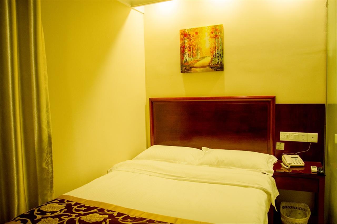 Greentree Gongfu New Village Subway Station Express Hotel 3*