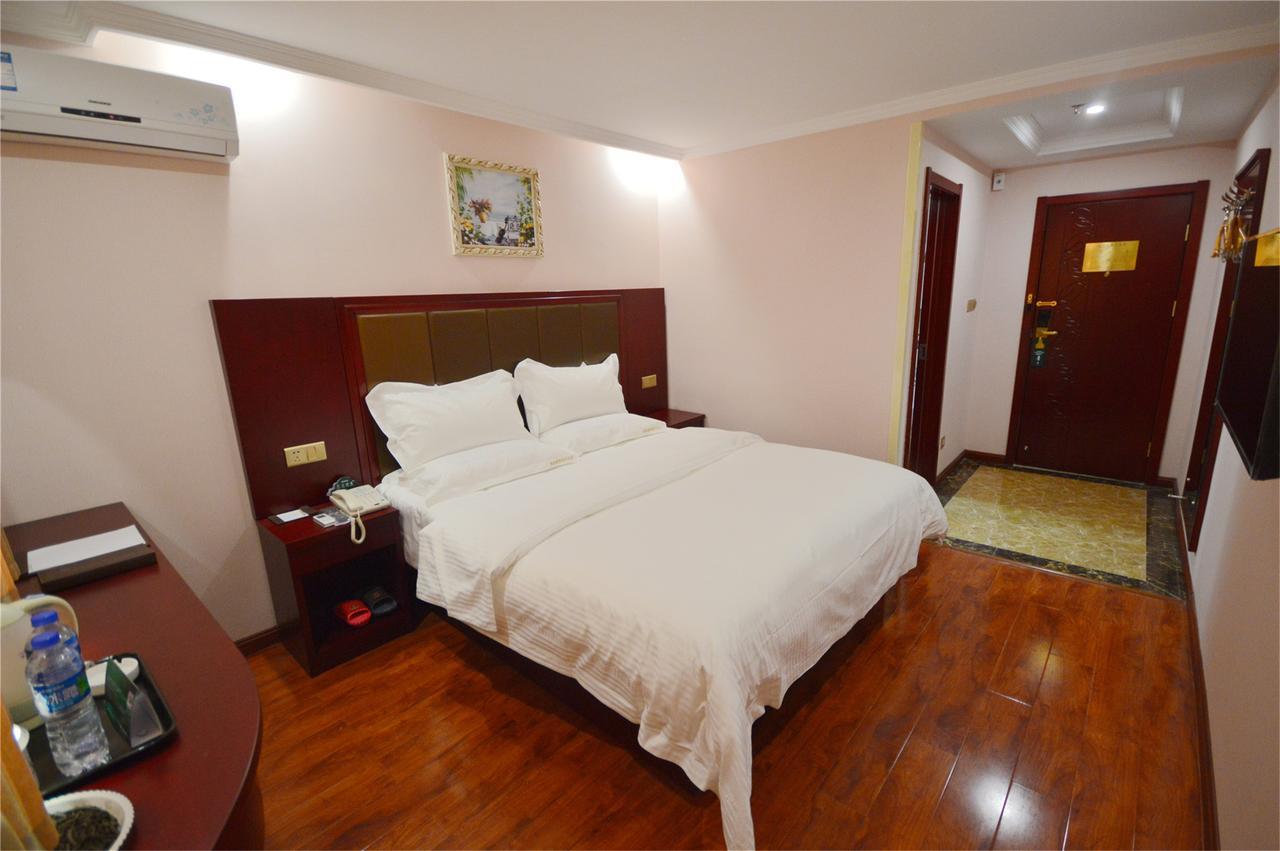 Greentree Gongfu New Village Subway Station Express Hotel